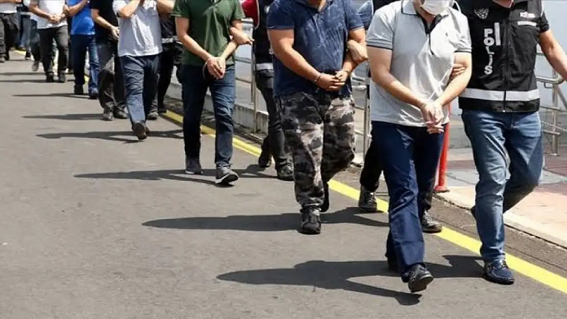 Manisa merkezli 3 ildeki FETÖ operasyonunda 5 şüpheli yakalandı