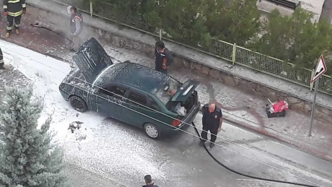 Konya'da seyir halindeki otomobilde yangın çıktı