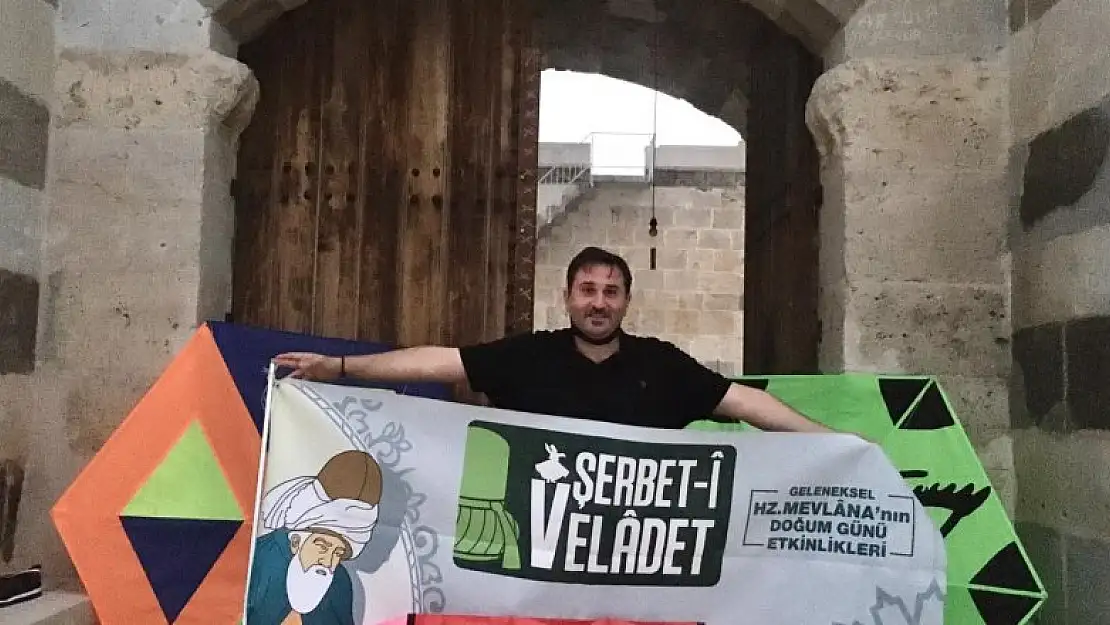 Konya'da Hz. Mevlana için uçurtma gösterisi