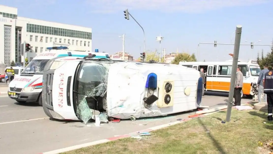 Karaman'da ambulansın karıştığı kazada yaralanan 10 kişiden 5'i taburcu edildi