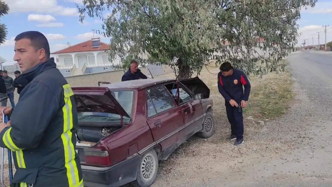 Konya'da ağaca çarpan otomobilin sürücüsü yaralandı