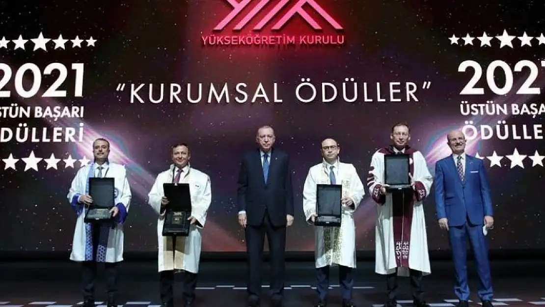 TURKOVAC'ı geliştiren ERÜ'ye Cumhurbaşkanı Erdoğan'dan ödül