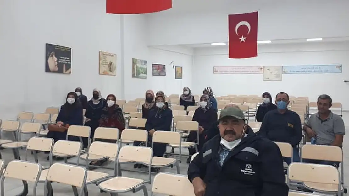 Karapınar'da velilere bağımlılık eğitimi verildi