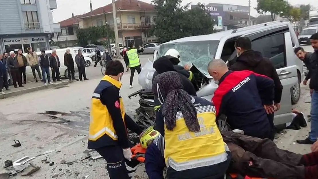 Yolcu midibüsüne arkadan vurdu biri ağır 4 kişi yaralandı