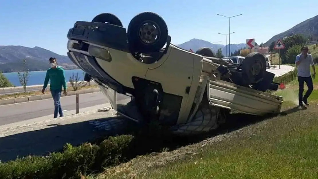 Kamyonetin çarptığı üniversite öğrencisi yaralandı