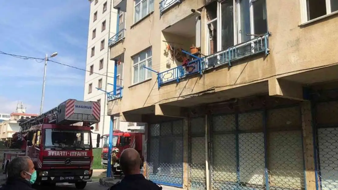 Pendik'te 5 katlı binada korkutan yangın