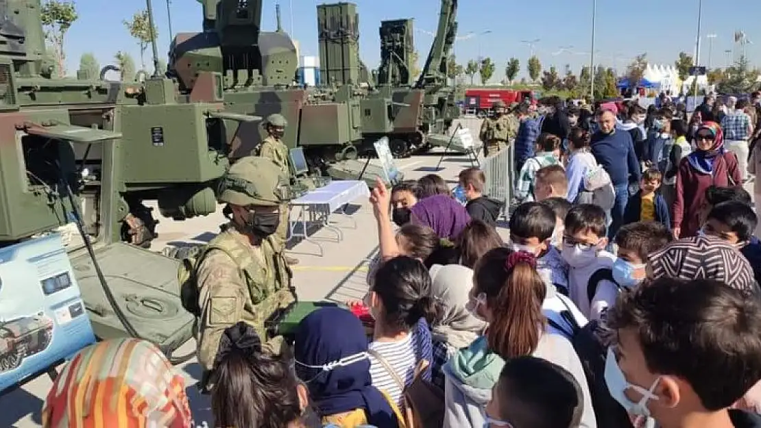 Yunak'lı öğrenciler Konya Bilim Festivalini Gezdi