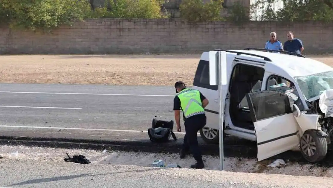 Traktörün ikiye bölündüğü feci kazada 1 kişi öldü, 3 kişi yaralandı