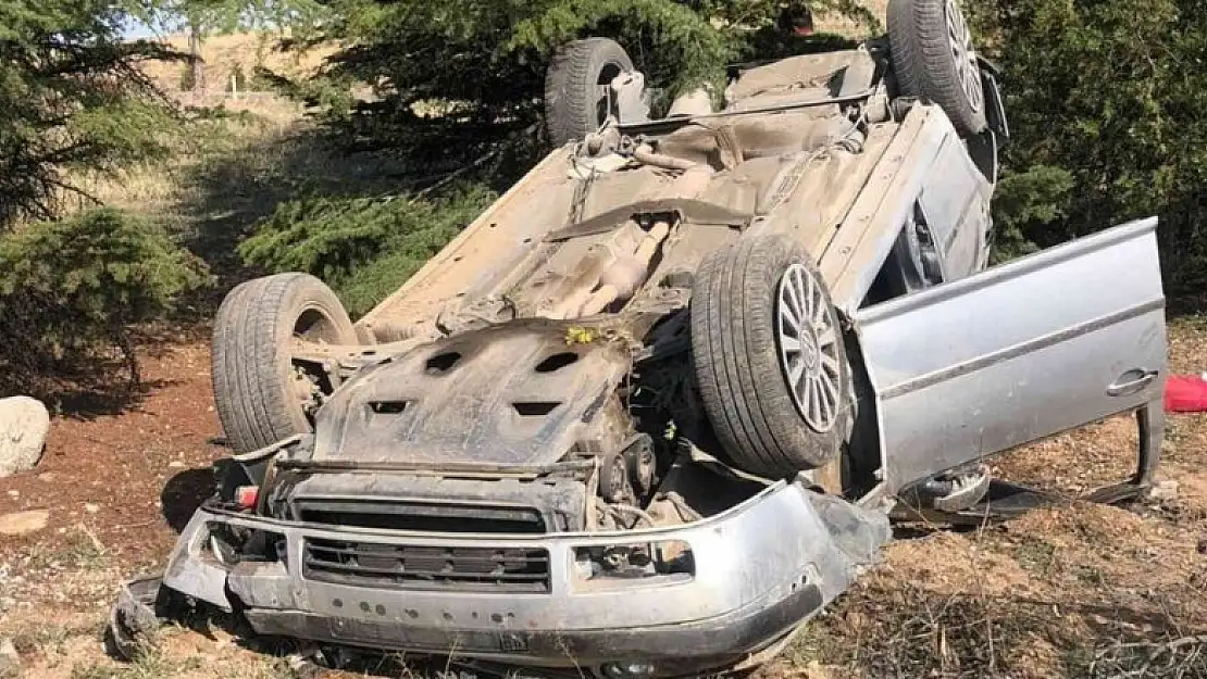 Defalarca takla attı, ağaca çarparak durabildi: 1 polis yaralandı