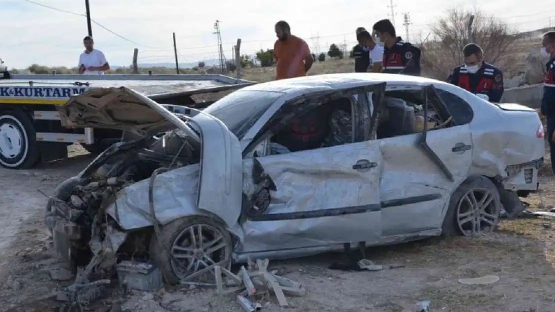 Konya'da şarampole takla atan otomobildeki 2 kişi yaralandı