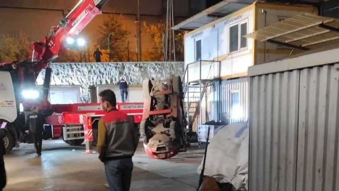 Forklift'in altında  kalan işçi hayatını kaybetti