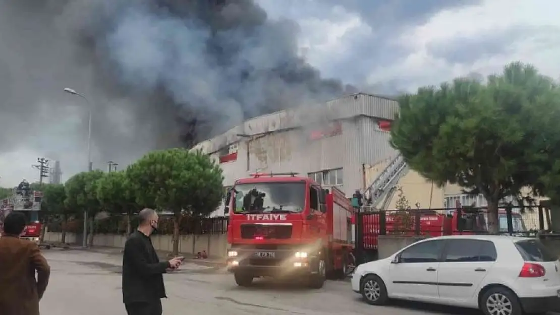 Bursa'da tekstil fabrikasında büyük yangın