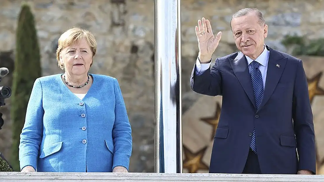 Almanya Başbakanı Merkel, Cumhurbaşkanı Erdoğan ile görüşme için Huber Köşkü'ne geldi