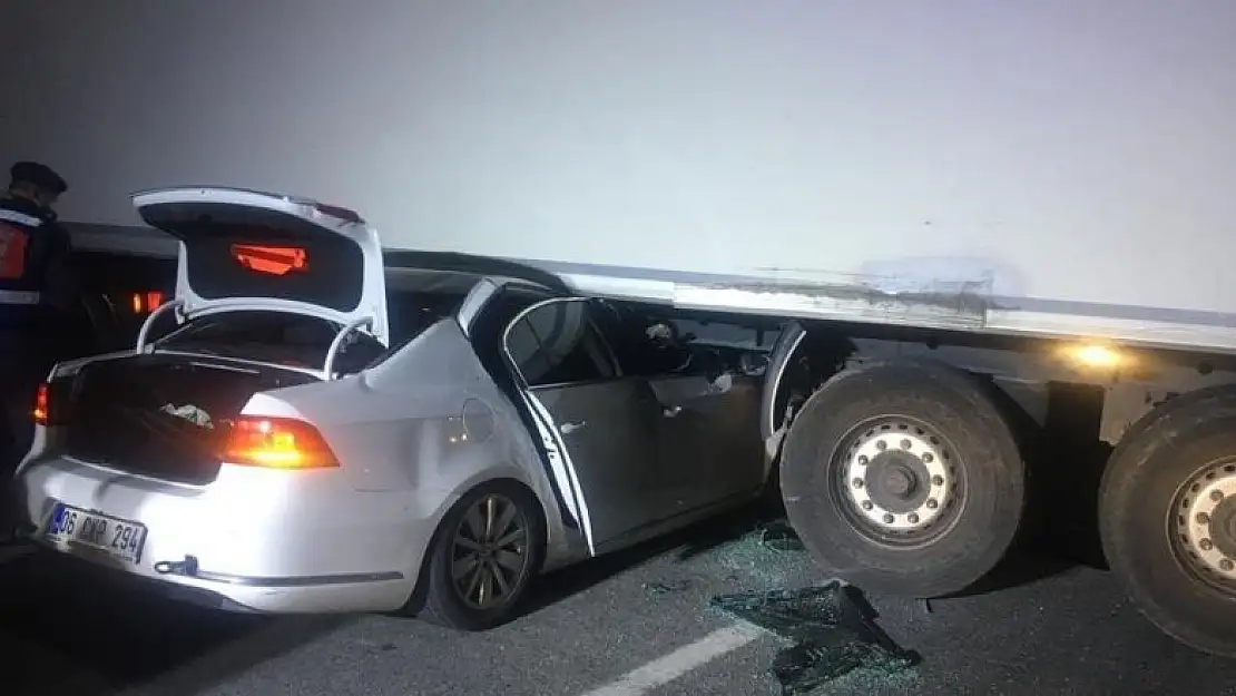 Emekli Emniyet Müdürü ve oğlu trafik kazasında yaşamını yitirdi