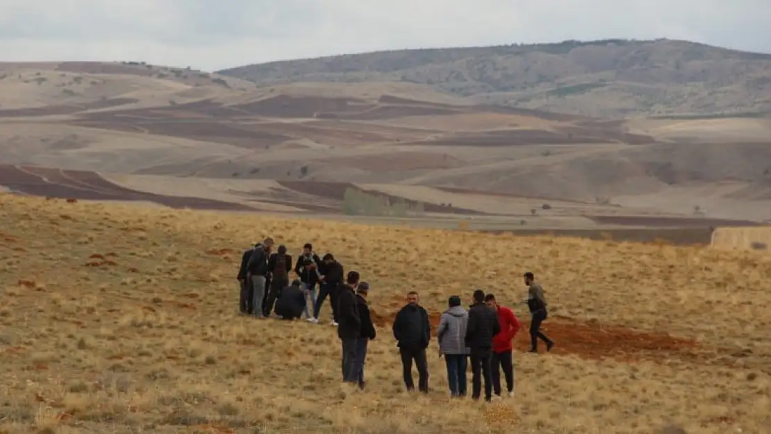 Vahşice öldürülerek toprağa gömülen cesedin kafatasını çoban gördü