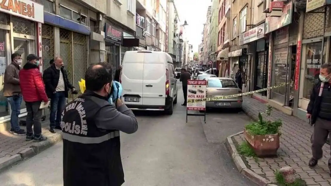 Ambulans sesini duyunca bıçaklayan da bıçaklanan da kaçtı