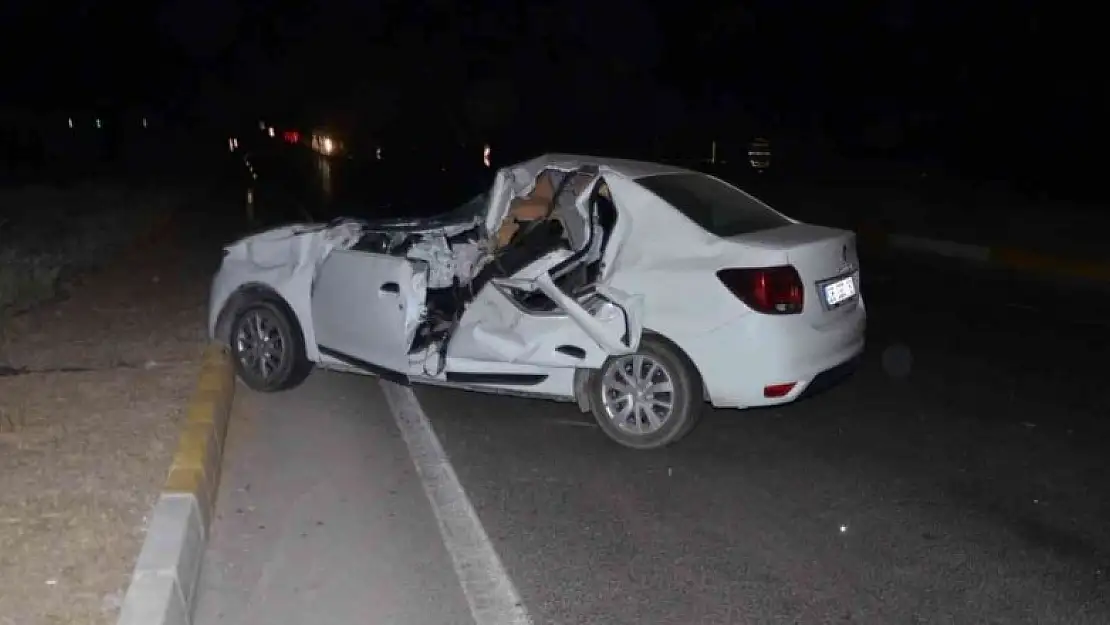 Konya'da otomobil ile traktör çarpıştı: 2 yaralı