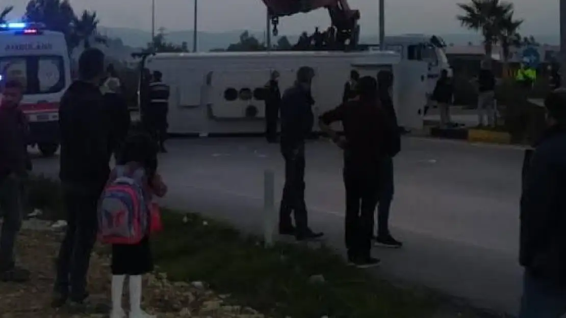 İşçileri taşıyan iki midibüsün çarpıştı: 5'i ağır 45 kişi yaralandı