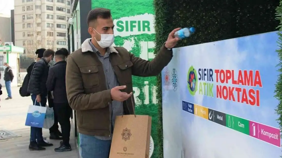 Konya'da 5 plastik veya cam şişe getirene Konyaspor maçı bileti verildi