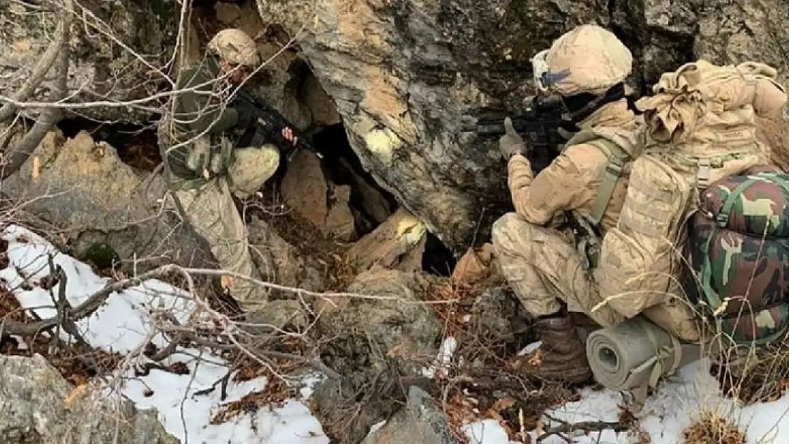 Tunceli'de teröristlerin kullandığı 13 sığınak imha edildi