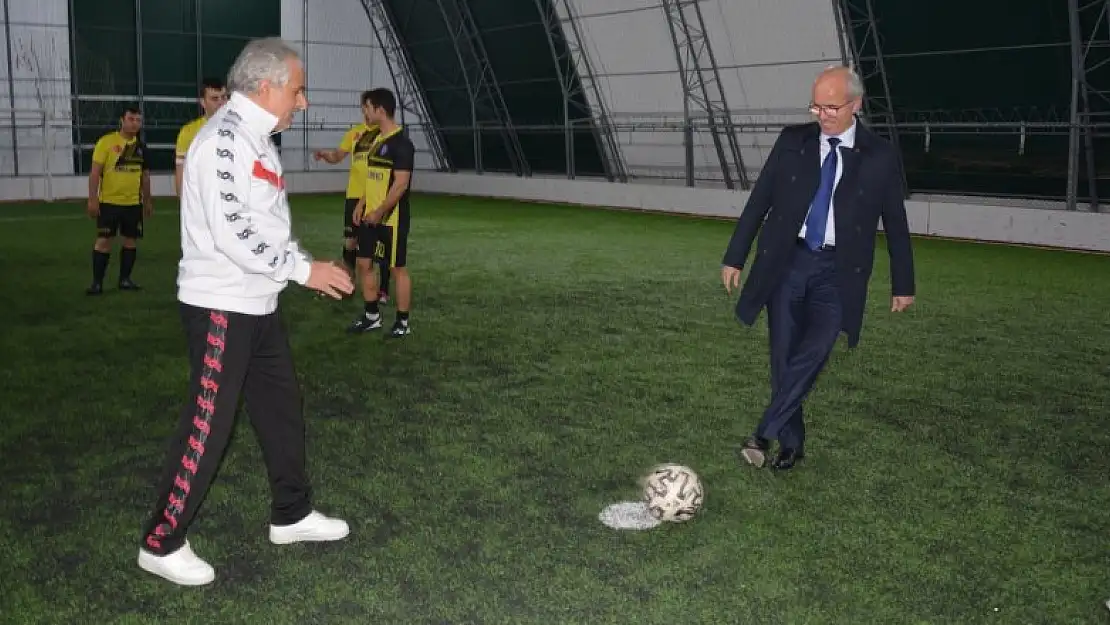 Çumra Belediyesi Geleneksel Çatalhöyük Halı Saha Futbol Turnuvası başladı