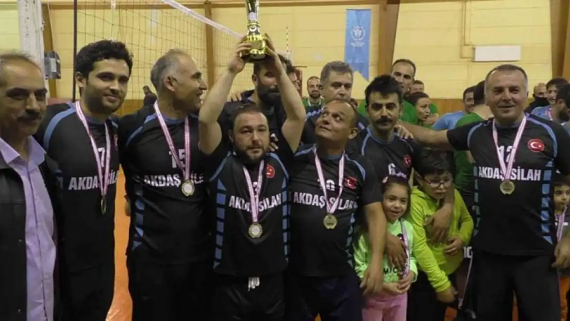 Beyşehir'de öğretmenler arası voleybol turnuvası sona erdi