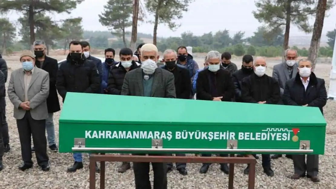 Sahte içkiden ölen yaşlı adam toprağa verildi