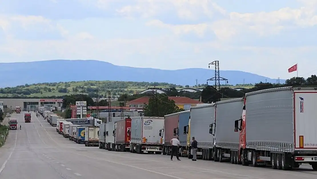 Hamzabeyli'de 32 kilometrelik tır kuyruğu oluştu