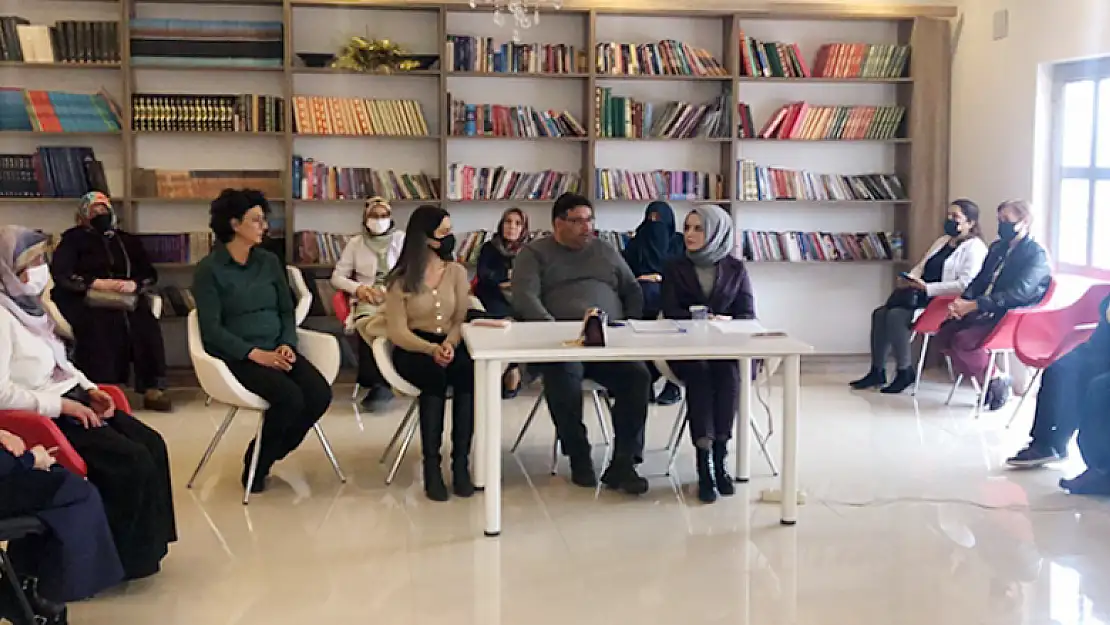 KOMEK kursiyerlerine ebeveyn ve çocuk ilişkisi semineri