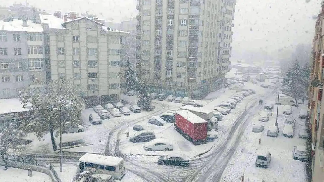 Konya'da kar yağışı etkisini sürdürüyor