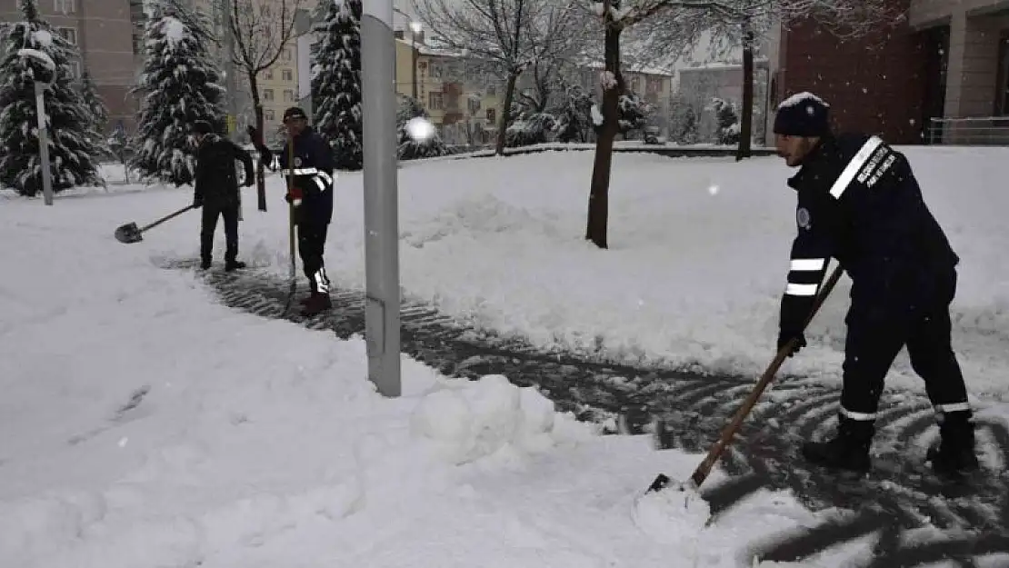 Selçuklu'da karla mücadele sürüyor