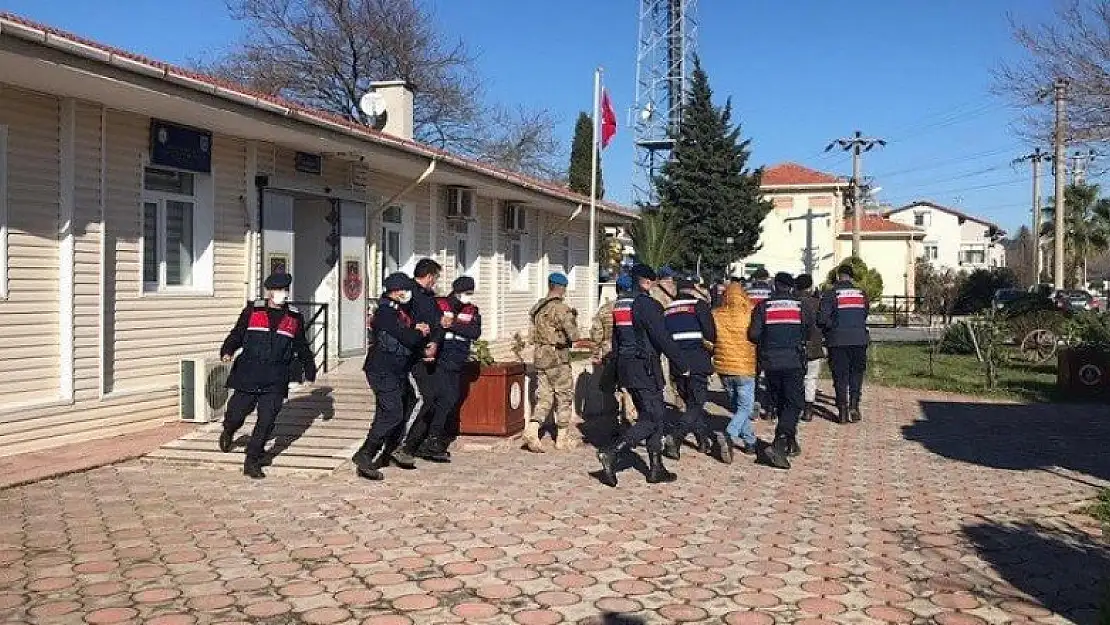 Ayvalık'ta jandarmadan uyuşturucu operasyonu: 27 gözaltı