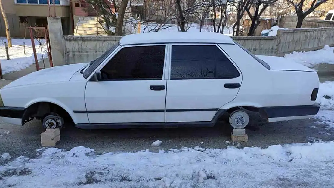 Konya'da 3 günde 4 aracın lastiklerini çalan hırsızlar yakalandı