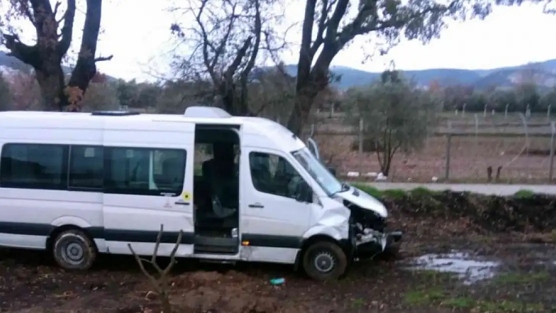 Öğrenci servisi kaza yaptı: 3 yaralı