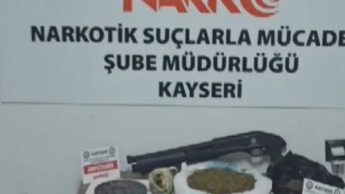 Uyuşturucu taciri anne-kız, ortak operasyonla yakalandı