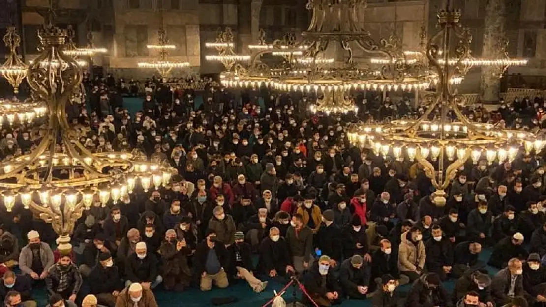 Ayasofya Camii yılın ilk sabah namazında doldu taştı