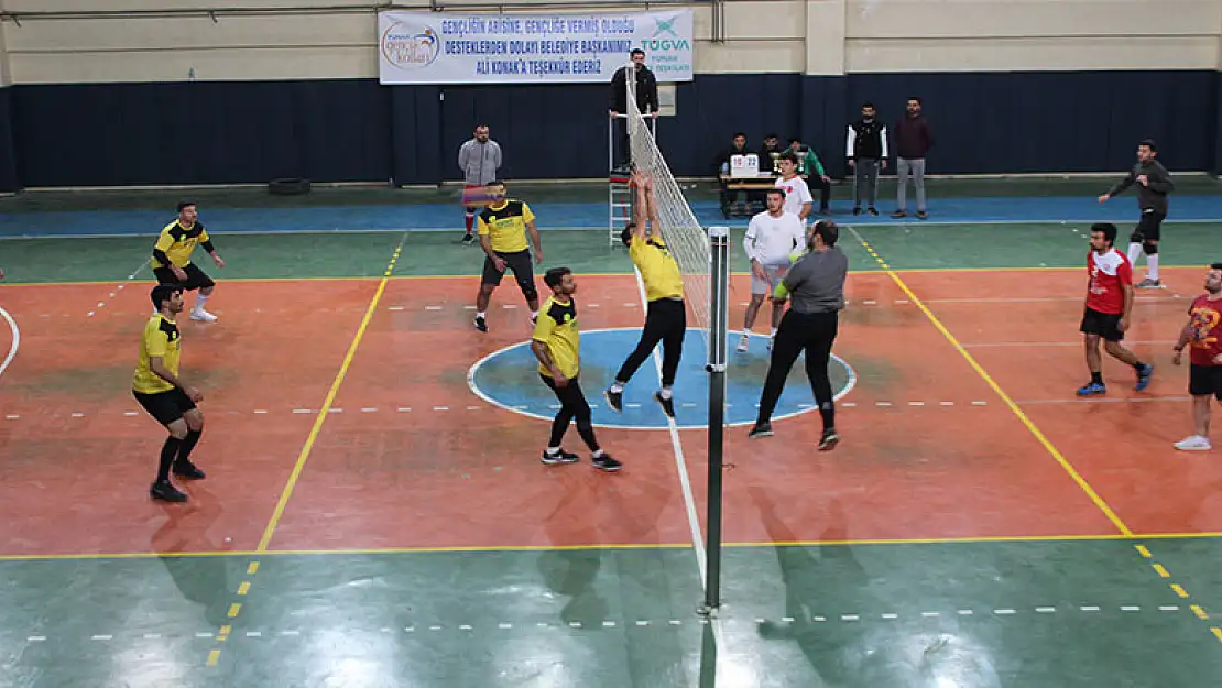 Yunak'ta düzenlenen voleybol turnuvası sona erdi