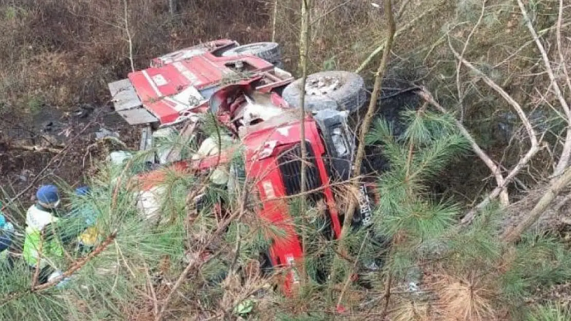 Kazaya giden itfaiye kaza kırım ekibi kaza yaptı: 3 ölü 1 ağır yaralı