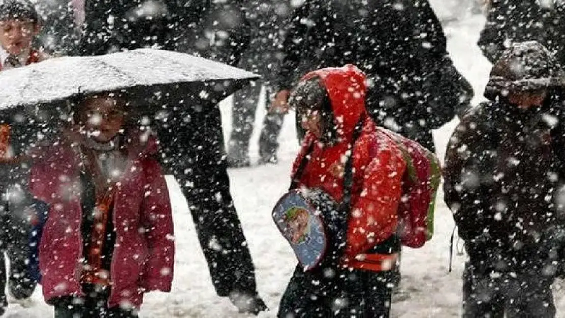 Konya'da kar yağışı nedeniyle bir ilçede  eğitime ara verildi