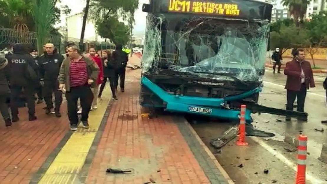 Freni patlayan şehiriçi yolcu otobüsü kontrolden çıktı: 5 yaralı