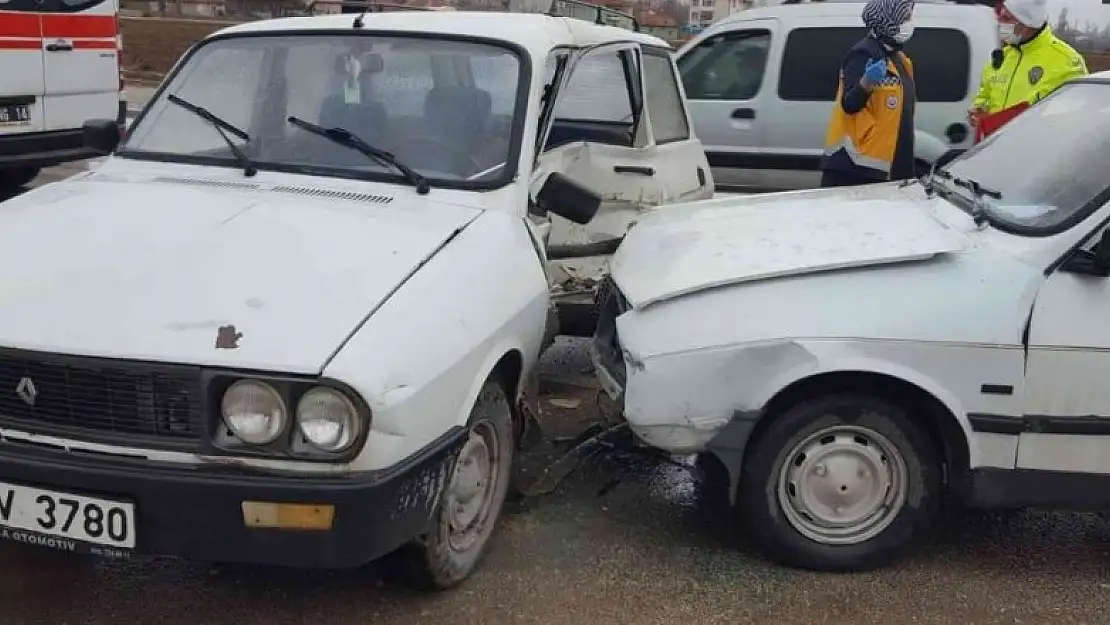 Ereğli'de otomobiller çarpıştı: 3 yaralı