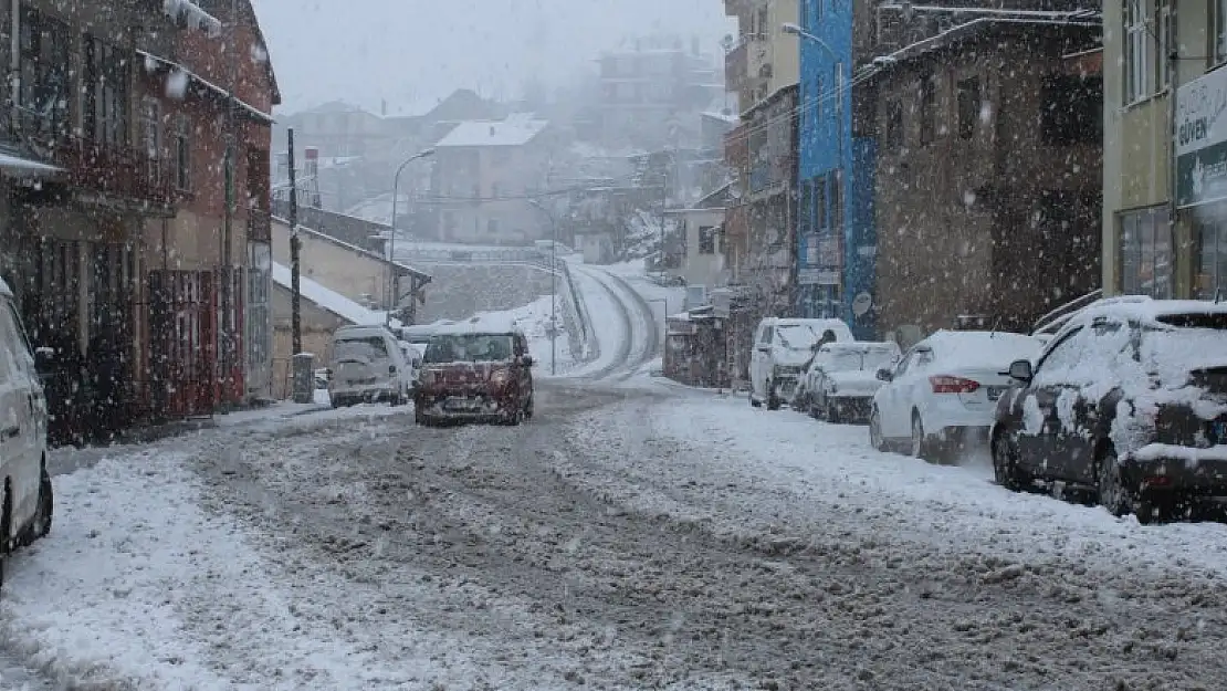 Konya Taşkent'te kar yağışı etkili oluyor