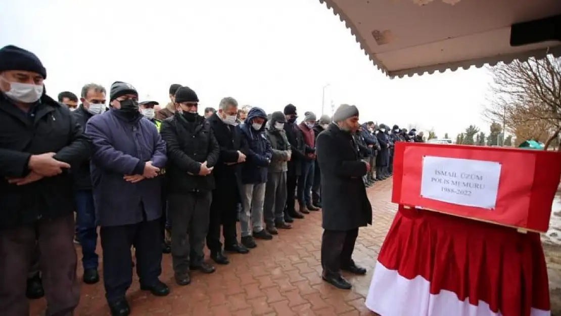 Konya'da kalp krizi geçiren polis memuru son yolculuğuna uğurlandı