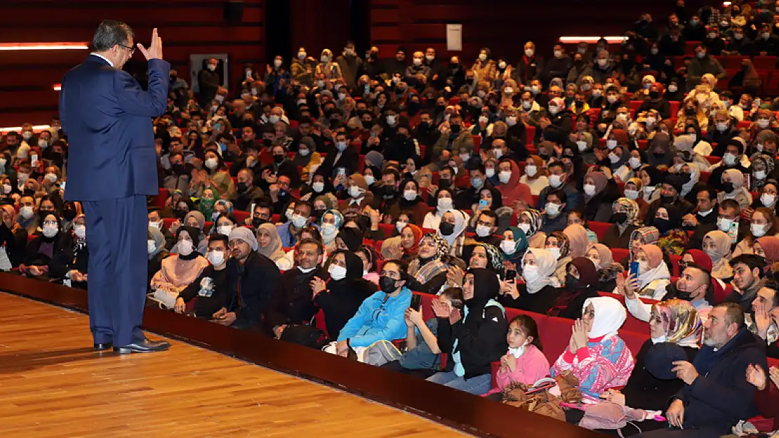 Şehir Konferanslarının Konuğu Hayati İnanç Oldu