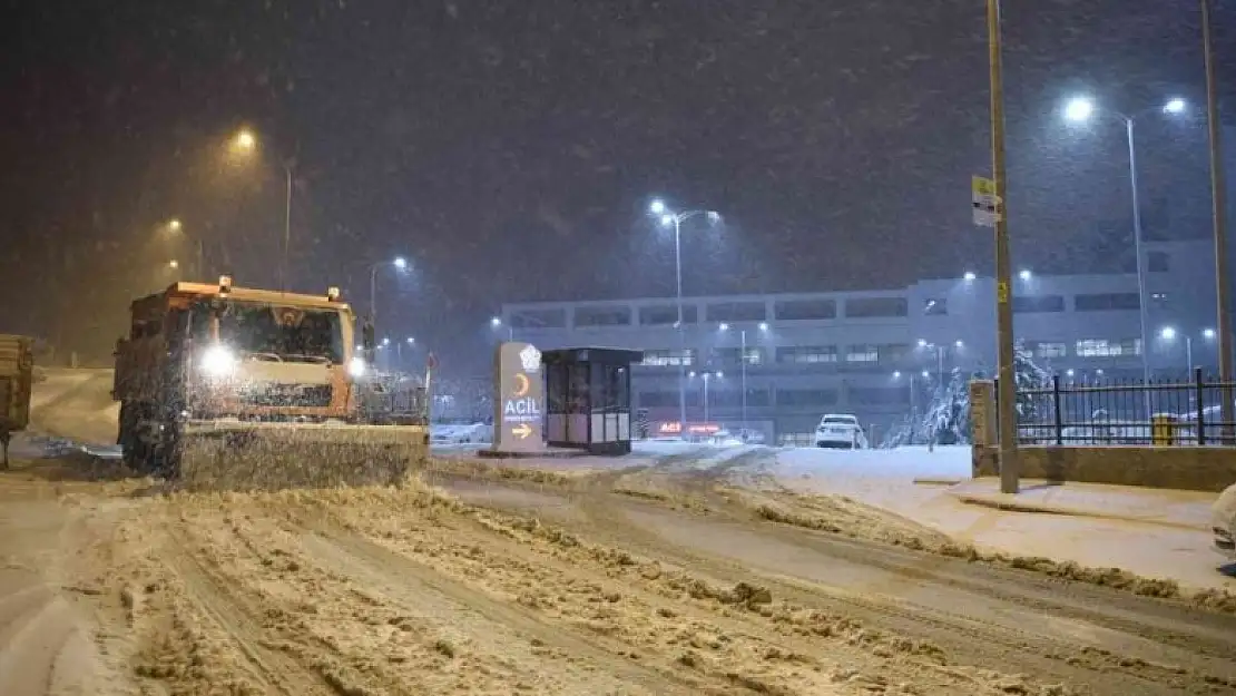 Selçuklu'da kar mesaisi sürüyor