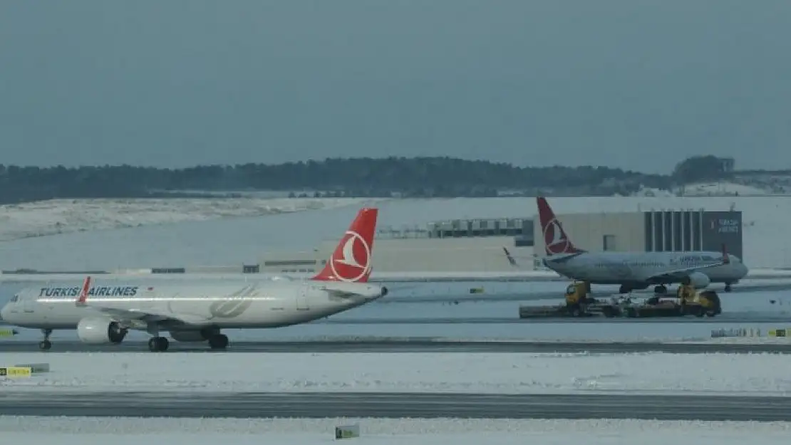 İstanbul Havalimanı'nda uçuşlar saat 18.00'e kadar durduruldu