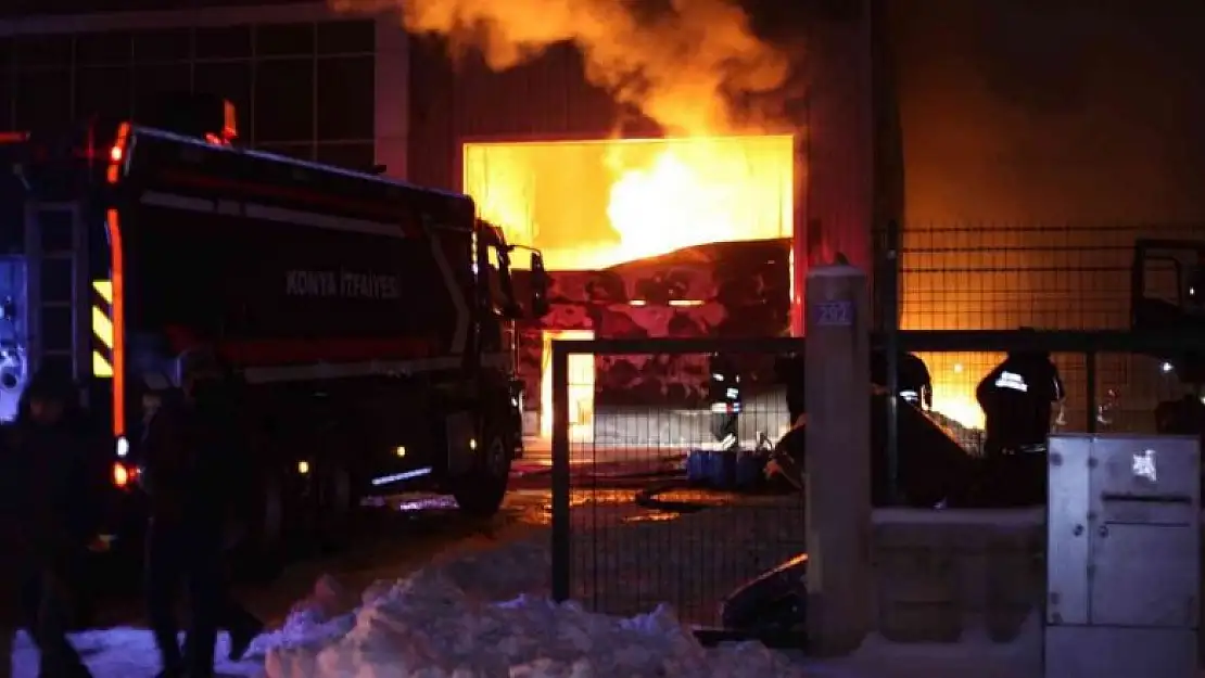 Konya'da sünger fabrikasındaki yangın kontrol altına alındı