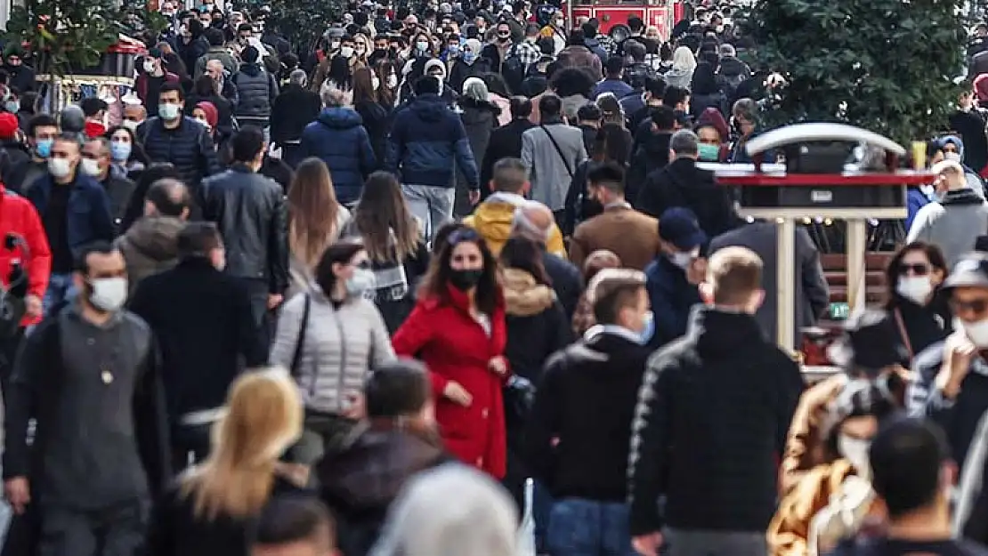 Hızlı bulaşan Omicron yeterli bağışıklık sağlamıyor