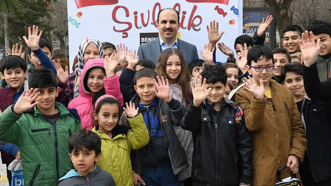 Başkan Altay'dan 100 bin çocuğa şivlilik hediyesi