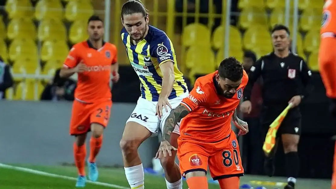 Başakşehir, Fenerbahçe'yi Kadıköy'de devirdi!